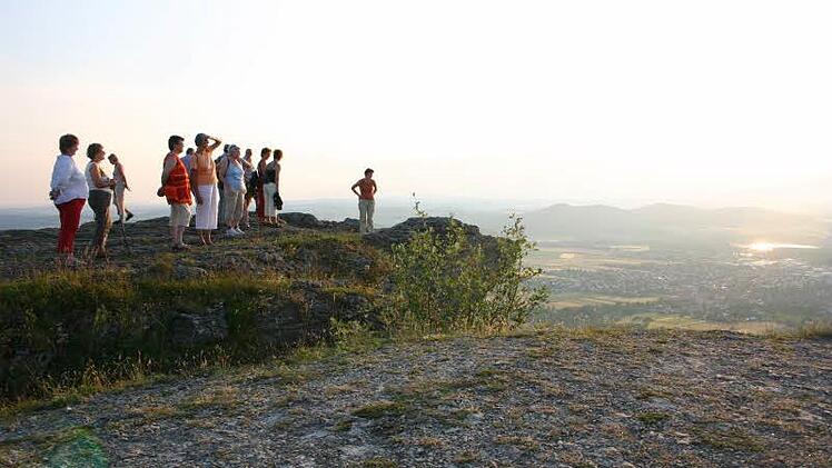 Der Staffelberg ist bei Wanderern sehr beliebt. Auf dem Felsengipfel angekommen wird man mit einem tollen Ausblick belohnt. Symbolfoto: Matthias Einwag