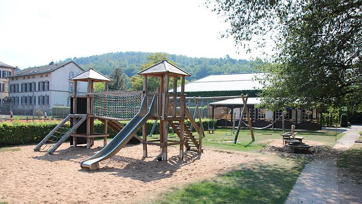 Eindrücke vom Spielplatz im Bad Brückenauer Schlosspark. Foto: Ralf Ruppert