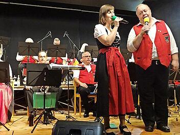 Die Schorgasttaler Blasmusik lädt in die Steinachtalhalle ein.