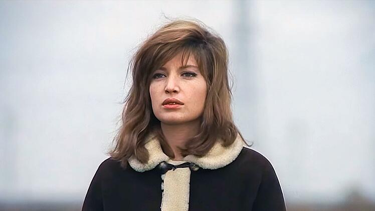 Monica Vitti in der Rolle der verzweifelnden Giuliana in Antonionis Drama "Rote W&uuml;ste" ("Il deserto rosso") aus dem Jahr 1964. Antonionis erster Farbfilm wurde mit dem Goldenen L&ouml;wen von Venedig ausgezeichnet.