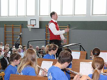 Dirigent Edmund Rolle in Aktion