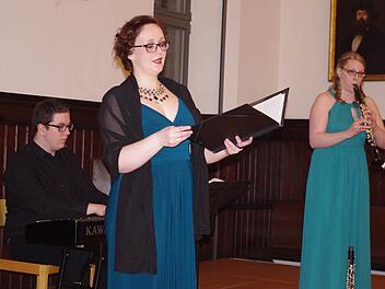 Lorenz Trottmann, Eva Friedrich und Sandra Schnappauf (von links) begeisterten bei ihrem gemeinsamen Konzert-Debüt im Historischen Rathaus.  Foto: Heike Schülein