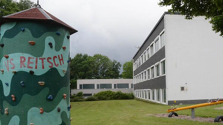 Das Mehrzweckgebäude der Schule Reitsch wird eine neue Heizungsanlage erhalten. Im neuen Schuljahr gibt es hier auch eine offene Ganztagesschule. Foto: Karl- Heinz Hofmann