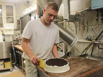 Auch nach fünf Wochen ist das Wort Chef für ihn ungewohnt. Er ist erst 22 Jahre und hat doch den Schritt in die Selbstständigkeit gewagt: Sebastian Zeis. Foto: Veronika Schadeck