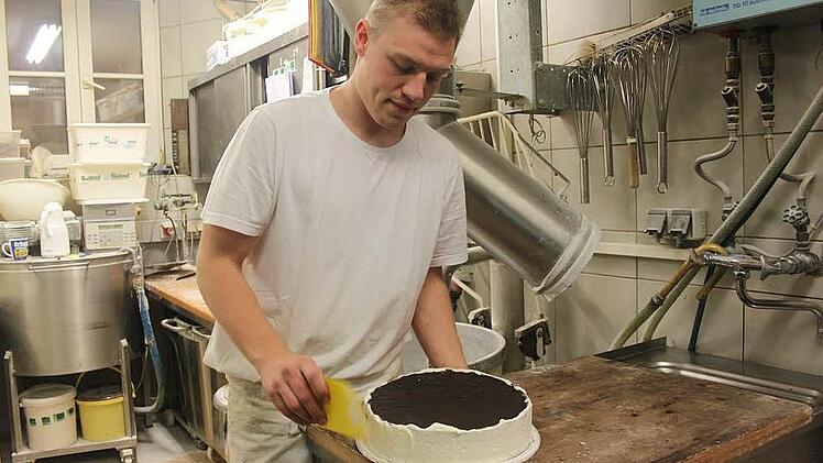 Auch nach fünf Wochen ist das Wort Chef für ihn ungewohnt. Er ist erst 22 Jahre und hat doch den Schritt in die Selbstständigkeit gewagt: Sebastian Zeis. Foto: Veronika Schadeck