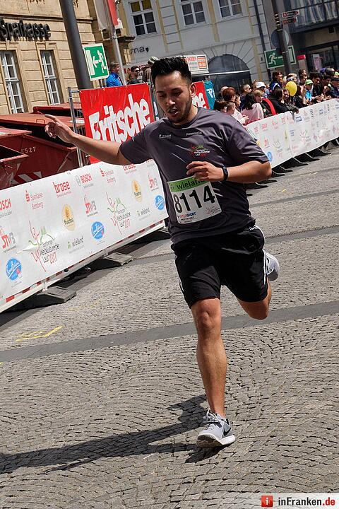 Weltkulturerbelauf 2017 in Bamberg: Der Zieleinlauf am Maxplatz