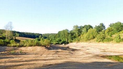Das Rückhaltebecken nach dem Auskoffern  Foto: Georg Hütgens