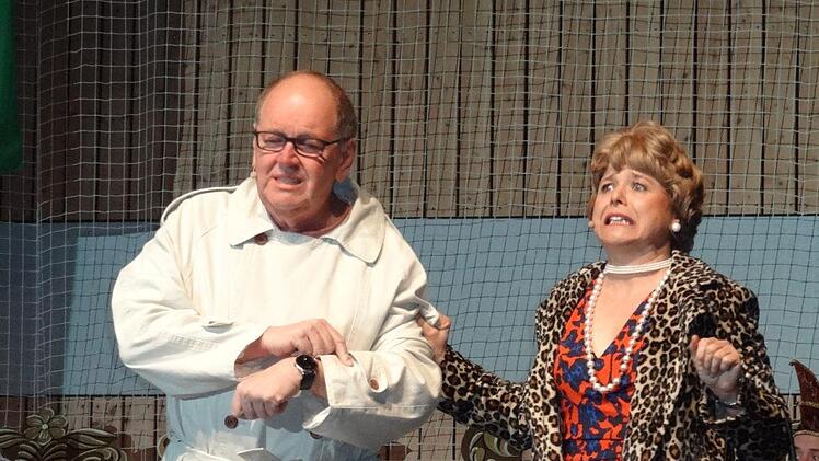 Klaus Bollwein und Birgit Schreiber berichten von ihrem Ausflug nach Hamburg. Foto: Pierre Strecker