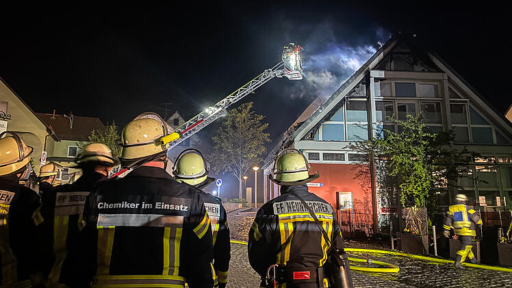 Schnaittach: Zeuge bemerkt einen Knall - dann bricht am Marktplatz pl&ouml;tzlich ein Feuer aus
