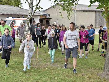 Rund 60 Sportler, Läufer und Geher aller Altersstufen nahmen am dritten St. Georgslauf in Hellingen teil. Alt und Jung machte sich gemeinsam auf die unterschiedlich langen Strecken.Gerold Snater