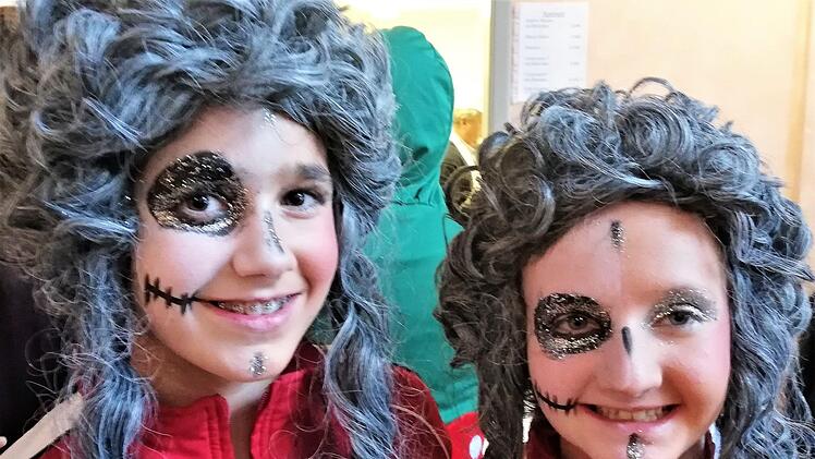 Hannah (12, links) und Isabel (15) aus Reiterswiesen. Foto: Sigismund von Dobschütz