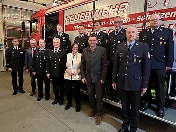 Helmbrechts: Feuerwehr ehrt langjährige Mitgliedschaften - nach langer Corona-Zwangspause