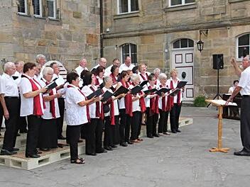 Der Chor des Gesangvereins Eyrichshof gab bei seinem Jubiläum natürlich selbst auch Proben seines musikalischen Könnens.  Foto: Helmut Will