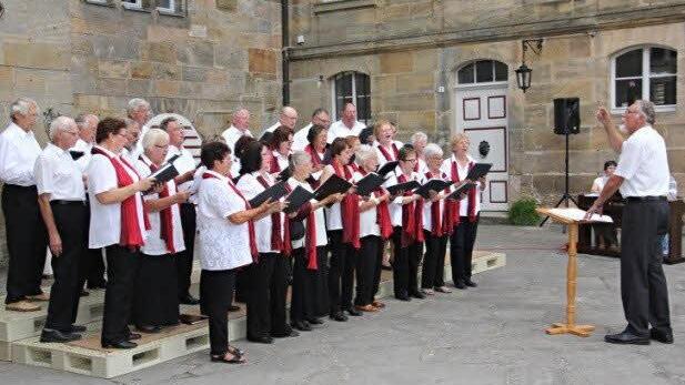 Der Chor des Gesangvereins Eyrichshof gab bei seinem Jubiläum natürlich selbst auch Proben seines musikalischen Könnens.  Foto: Helmut Will