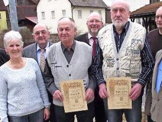 V. l. Heinz Hübner, Monika Ossmann, Simon Rupp, Walter Ullrich, Bürgermeister Egon Herrmann, Herbert Fertsch, Michael Wich und Uwe Ossmann Foto:   Wolf