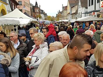 Kaum ein Durchkommen war gestern Nachmittag in der Nürnberger Straße. Foto: Ekkehard Roepert