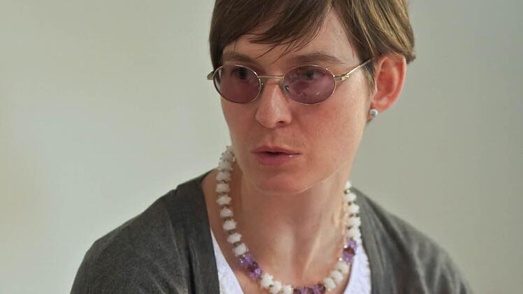 Impressionen vom Lampenglas-Workshop im Glasmuseum Rosenau: Rebekka Gutgesell bei der Arbeit.Foto: Jochen Berger