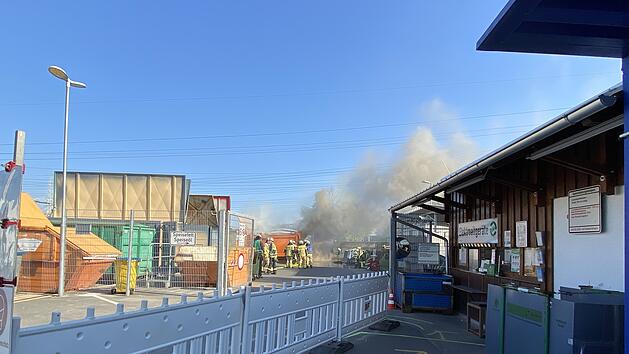 Eine M&uuml;llpresse auf einem Wertstoffhof in Bayreuth ist am Mittwoch in Brand geraten.