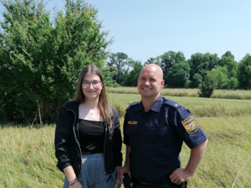 Nachdem ein Polizist einer 18-Jährigen das Leben gerettet hat, haben sich die beiden wieder getroffen.