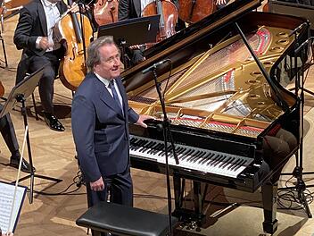 Beethoven-Spezialist Rudolf Buchbinder mit den Bamberger Symphonikern im Regentenbau