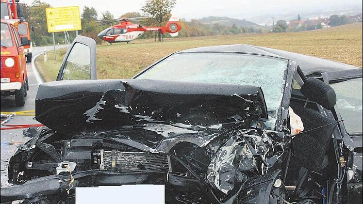 Tödlicher Gasfuß: Bei Repperndorf starben im Oktober 2009 zwei Menschen bei einem so genannten "Geschwindigkeitsunfall".  Foto: Archiv
