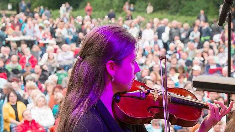 Blick von der Bühne ins PublikumFoto: Albert Höchstädter