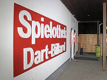 Am Donnerstag brachen mehrere Unbekannte in den frühen Morgenstunden in die Oberrodacher Spielothek ein und erbeuteten einen Bargeldbetrag von mehrern tausend Euro.  Foto: Marian Hamacher