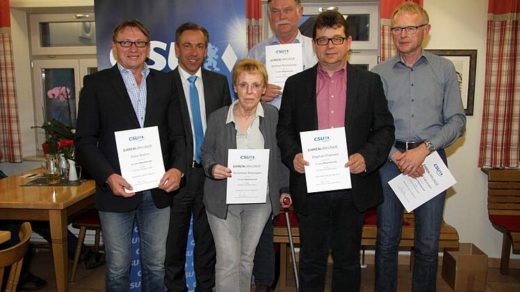 Die CSU-Weisendorf ehrte langjährige Mitglieder (von links): Peter Brehm (20 Jahre), Anneliese Bräutigam (10), Winfried Butzbacher (15), Stephan Frahnert (15), Alfred Vahrmann (30) mit Alexander Tritthart (Zweiter von links)