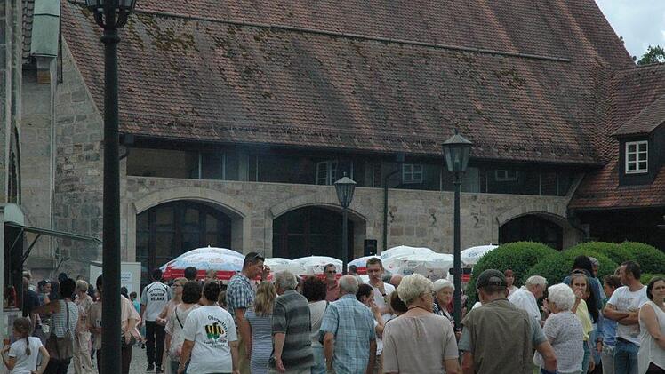 Nach dem Gottesdienst ging es zum Feiern in die Domäne. Foto: Edwin Meißinger