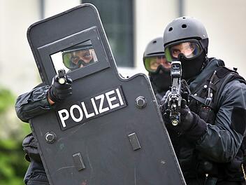 USK-Einsatz in Nürnberger Asylunterkunft USK-Einsatz in Nürnberger Asylunterkunft