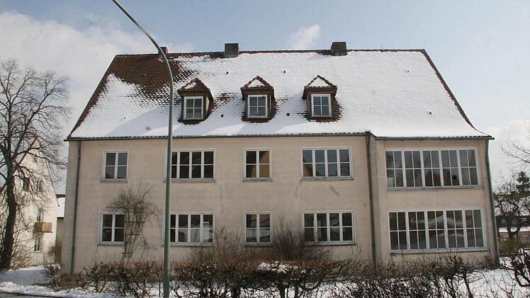 Das Anwesen in der Thurnauer Straße 17 ist einer der drei Wohnblocks der Baugenossenschaft, die die Investoren noch in diesem Jahr sanieren möchten. In dem Haus werden modern ausgestattete Eigentumswohnungen entstehen. Fotos: Sonja Adam