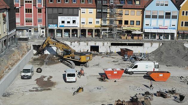 Im September wurde auf dem Zentralparkplatz so richtig mit den Bauarbeiten losgelegt.  Foto: Archiv/Peter M&uuml;ller