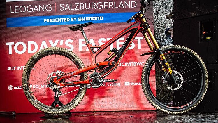 Bike Tues CF Pro: Auf ihm hat Aaron Gwin den World Cup gewonnen. Einsatzbereiche dieses Produkts sind vor allem Rennstrecken oder Bikeparks. Foto: YT Industries