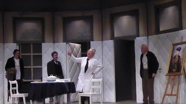 howdown in Friedrich Dürrenmatts "Die Physiker" nach Krimispannung und amüsiertem Gelächter über die Skurrilitäten der drei Physiker im Irrenhaus Das Tournee-Theater Thespiskarren aus Hannover wurde mit Friedrich Dürrenmatts modernem Klassiker "Die Physiker" beim Theaterring gefeiert. Thomas Ahnert
