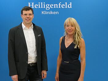 Michael Lang, Geschäftsführer der Heiligenfeld GmbH und  Iris Vollert (Bereichsleitung Marketing Heiligenfeld GmbH), freuen sich über den Preis.