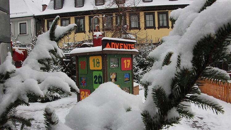 Ein malerisches Bild der Vorweihnachtszeit in Lichtenfels. Doch die Bürger wünschen sich mehr, als nur eine weiße Weihnacht.  Foto: Tim Birkner