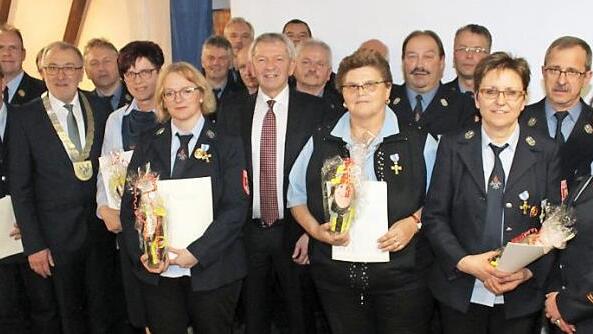 An diesem Abend wurden 14 Mitglieder der Feuerwehren der Marktgemeinde Heiligenstadt für 40-jährige Mitgliedschaft geehrt.