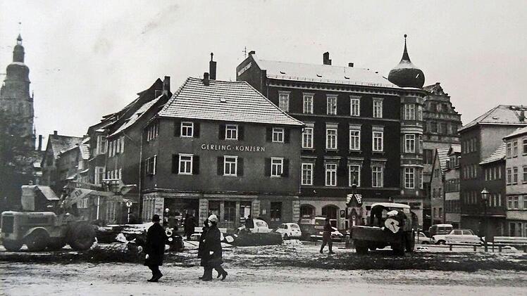 So sah der Übergang vom Coburger Schlossplatz zum Salzmarkt aus, nachdem die dort stehenden Kastanien im Jahr 1966 gefällt werden musstenFoto: Archiv