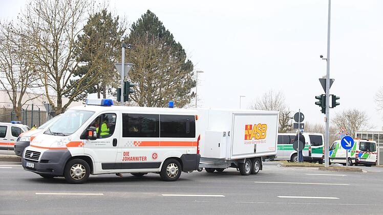 Chemie-Alarm in Schweinfurt: Die Polizei räumt dort aktuell mehrere Wohnungen. Foto: NEWS5 / Merzbach