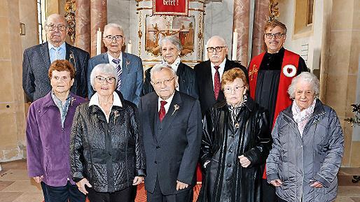 Ihre Gnaden Konfirmation (1955) konnten begehen (1. Reihe, von links) Waltraud Stenglein, Brigitte Gärtner, Günther Brückner, Hannelore Limmer, Ingeborg Eichner (Kronjuwelen Konfirmation 1950), sowie (2. Reihe, von links) Kurt Weber, Konrad Schmi...