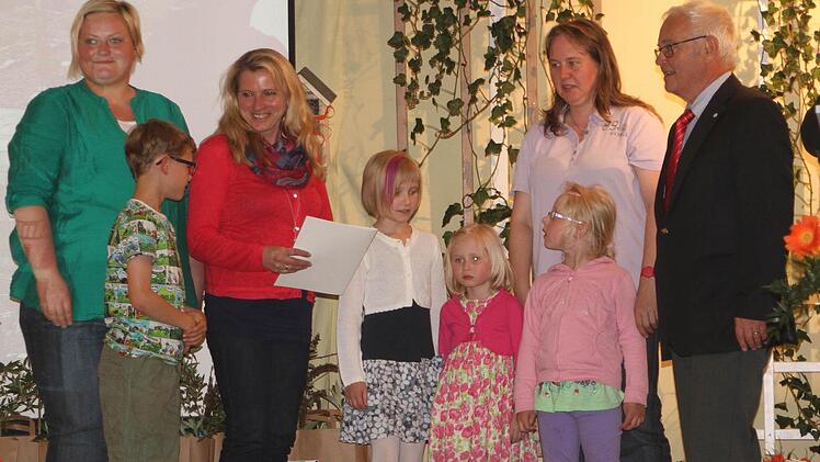 Auch die Kinder- und Jugendgruppe "schlaue Füchse" vom OGV Neubrunn erhielt eine Auszeichnung.Foto: Günther Geiling