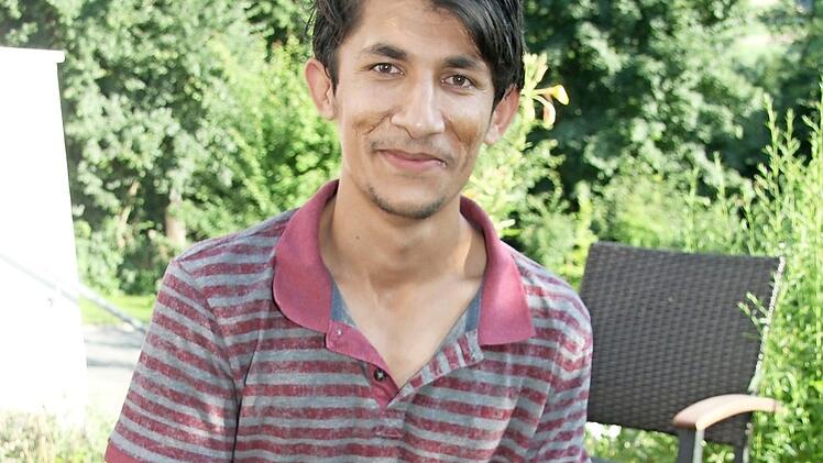 Muhammad Amiri freut sich über die Mittlere Reife. Foto: Sonny Adam