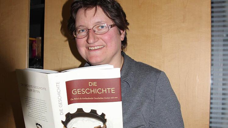 Sabine Paulus liest während der Fastenzeit jeden Tag wenigstens zehn Minuten in der Bibel - hört sich leiter an, als es ist.