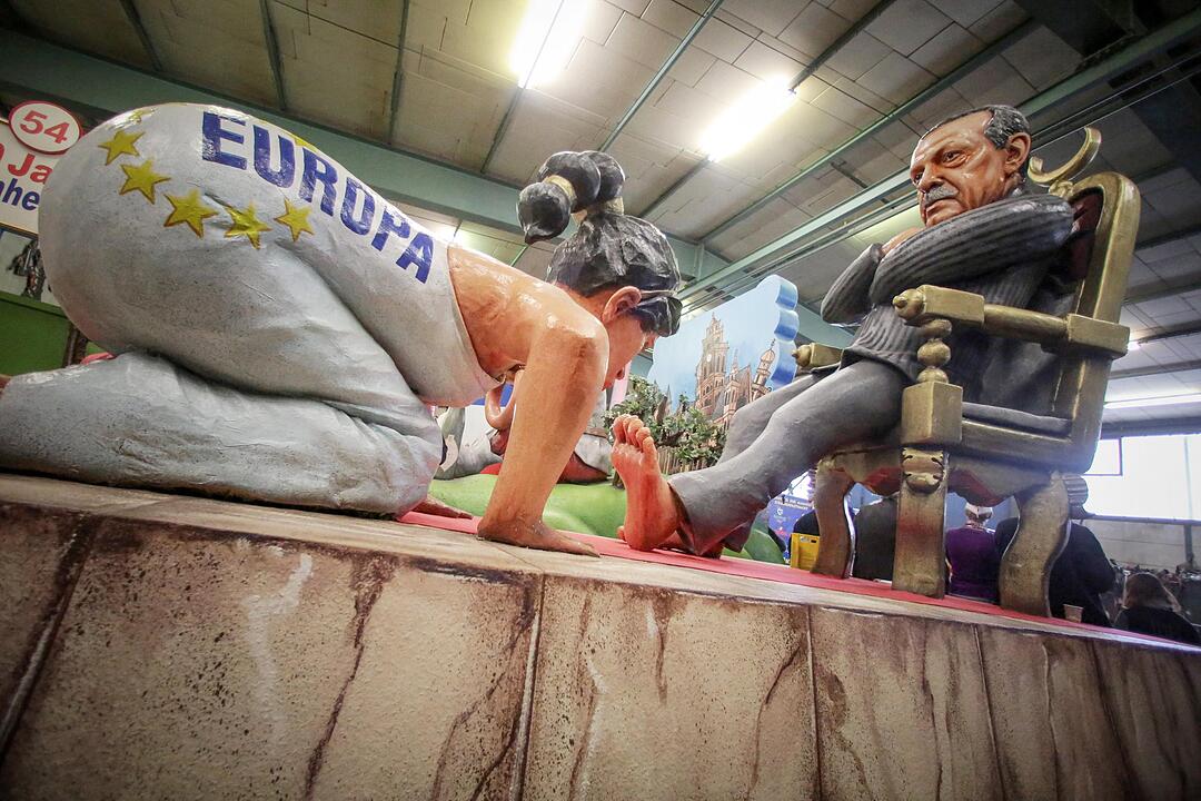 Motivwagen für Mainzer Rosenmontagszug