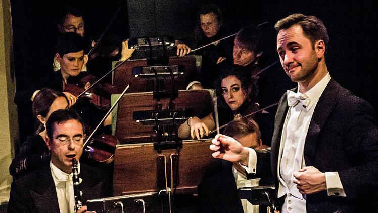 Impressionen vom Sinfoniekonzert des Landestheaters unter der Leitung von Alexander Merzyn.Foto: Jochen Berger