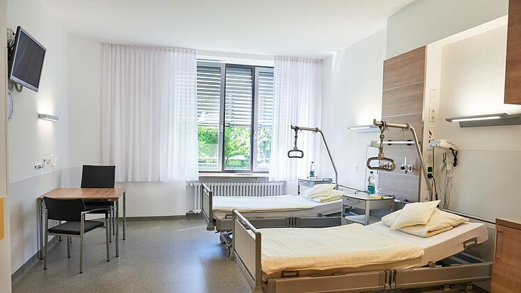 Eines der neu gestalteten modernen Patientenzimmer im BettenhausRainer Müller Fotografie