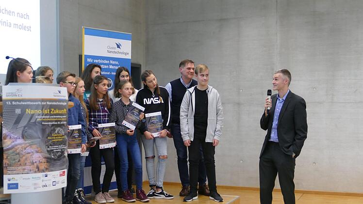 Über den dritten Preis freuen sich die Schüler des Jack-SteinbergerGymnasiums. Foto: Eva Kadrija