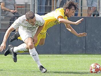Ihren freien Fall wollen die Ebensfelder um Florian Häublein (rechts) aufhalten. Mit dem TSV Schammelsdorf haben sie aber am Sonntag ein Schwergewicht zu Gast.