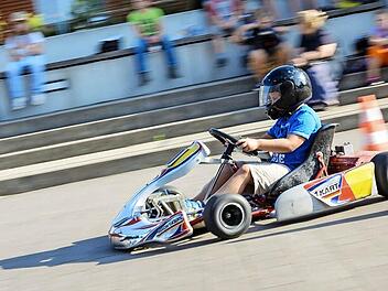 Flott unterwegs waren die Teilnehmer am Fahrtraining auf dem Pausenhof der Grundschule.Foto: Björn Hein