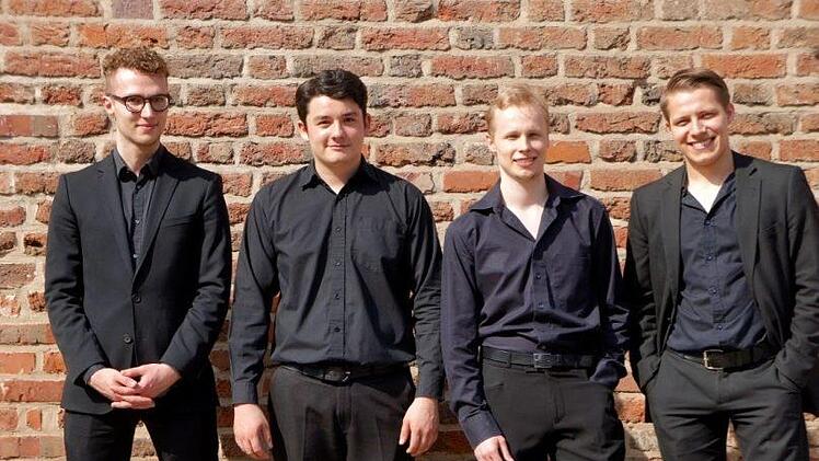 Das Nimrod-Quartett, das am Samstag in Bad Brückenau spielt, besteht aus Waldemar Darscht, Franz Berlin (beide Violine), Adrian Schneider (Viola) und Martin Matos Mendoza (Violoncello). Foto: Bernhard Schmidt